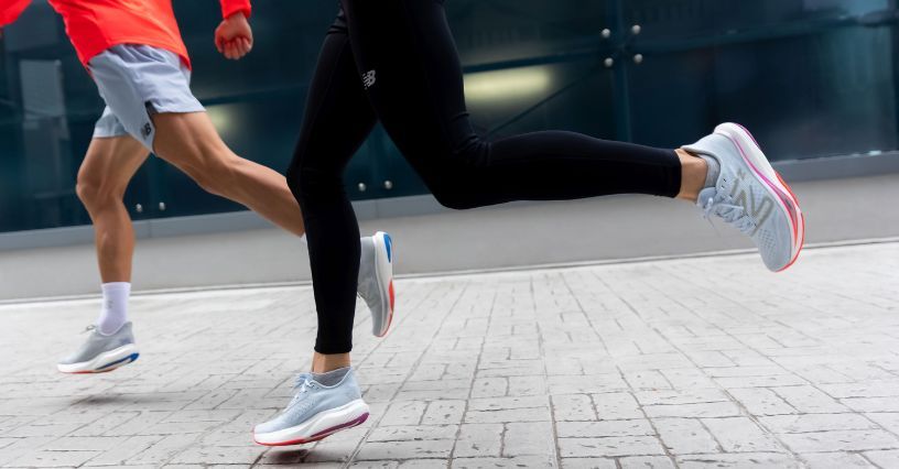 Buty do biegania New Balance – porównanie modeli butów biegowych na asfalt oraz do biegania w terenie