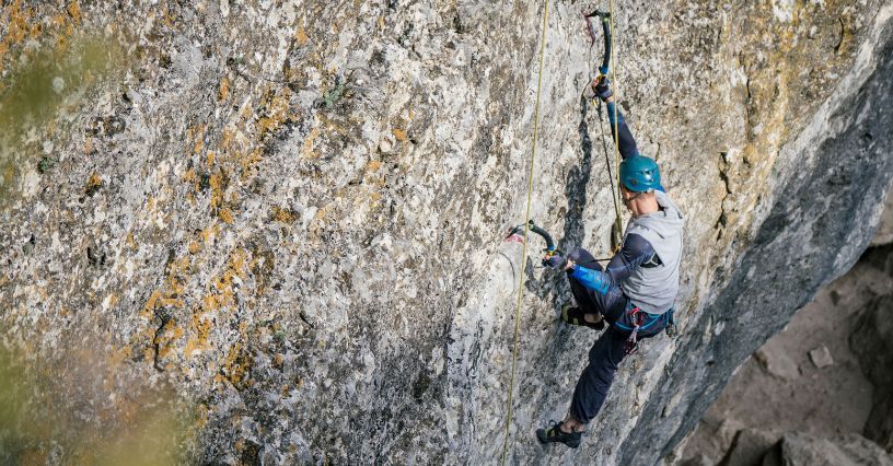 Drytooling – co to jest, jak zacząć? Jaki sprzęt będzie Ci potrzebny do drytoolingu?