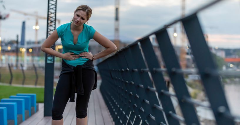 Czym jest kolka wysiłkowa? Jak sobie poradzić z kolką podczas biegania?